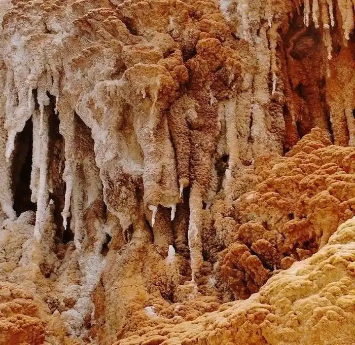 دیواره های نمکی غار خرسین 5346415