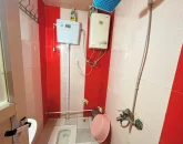 توالت ایرانی و سیفون و آبگرمکن سرویس بهداشتی آپارتمان در بندر لنگه