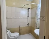 دوش حمام و توالت فرنگی و روشویی سرویس بهداشتی ویلا در بندر عباس