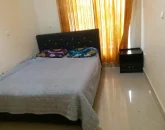 اتاق خواب و تخت دو نفره و کف سرامیکی آپارتمان در بندرعباس 165645544