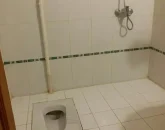 دستشویی ایرانی و حمام باهم آپارتمان در بندرعباس 135867865