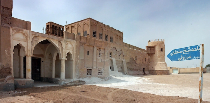 ورودی به قلعه شیخ سلطان در بندرلنگه 4135874374