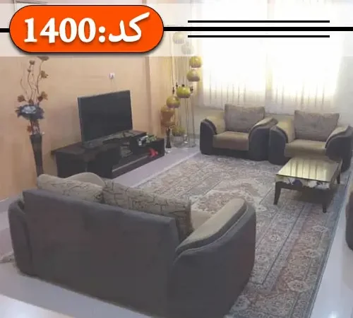 اتاق پذیرایی فرش شده به همراه مبلمان واحد آپارتمان در بندرعباس 4843645845