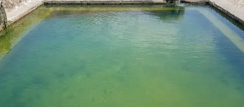 چشمه آبی و آرام آبگرم خست در بندر لنگه 153156478