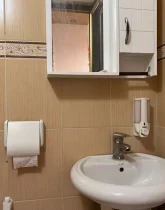 روشویی و آیینه سرویس بهداشتی آپارتمان در بندر جاسک